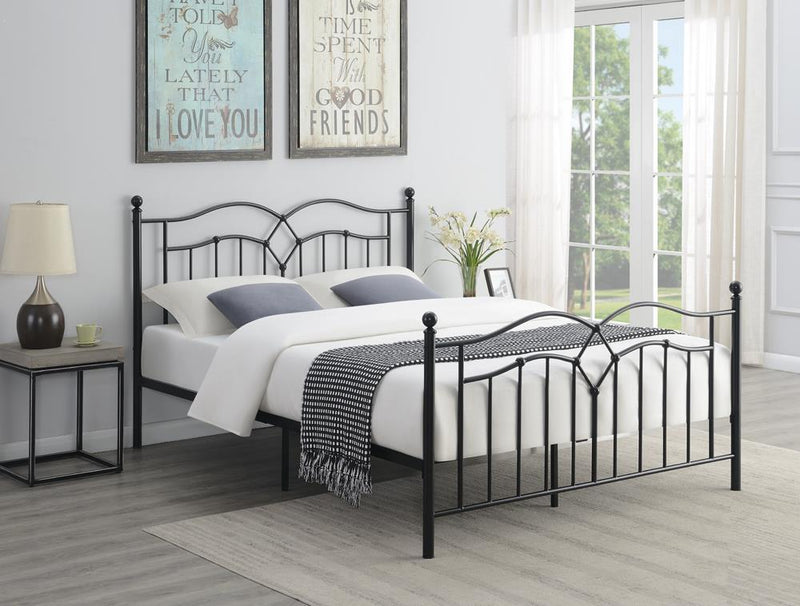 Klossen Queen Platform Bed Black - Furniture Center (NY)