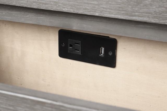 Crowthorne Nightstand - Furniture Center (NY)