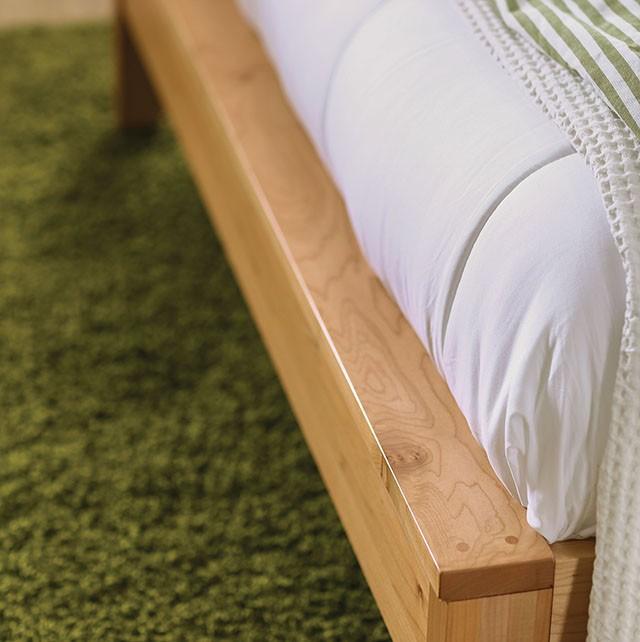 Willamette Cal.King Bed - Furniture Center (NY)