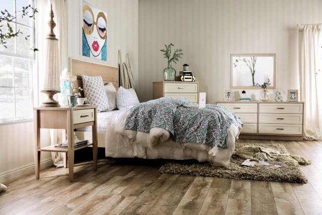 Roseburg Cal.King Bed - Furniture Center (NY)